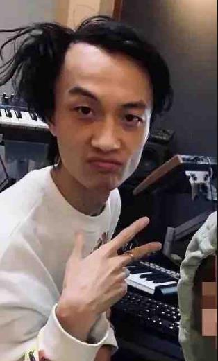 宋宇宁前女友爆料视频大全,揭秘明星感情生活背后真相  第1张